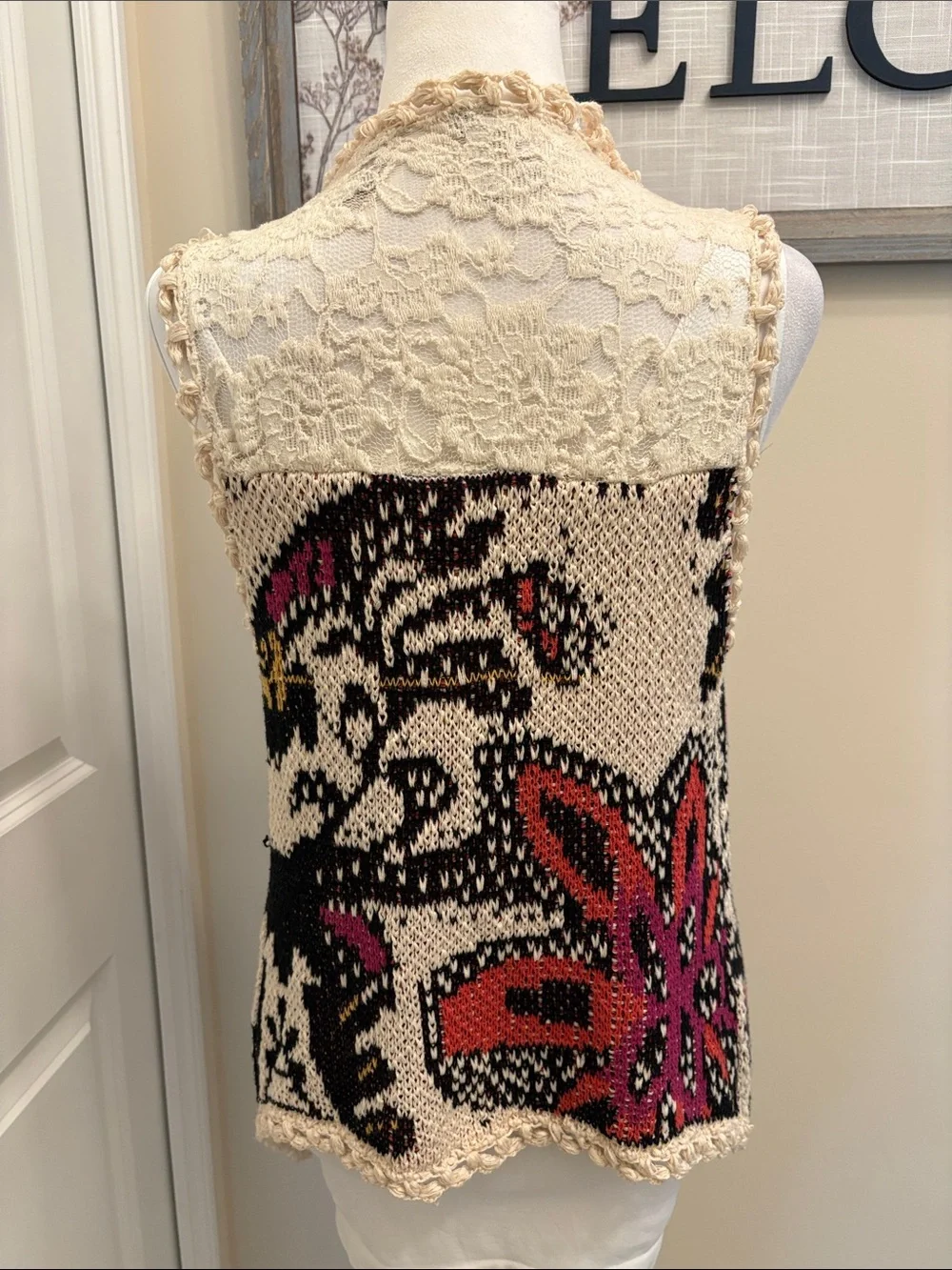 BKE Cream Open-Front Knit Vest with Black, Pink, Red & Gold Accents Size Medium